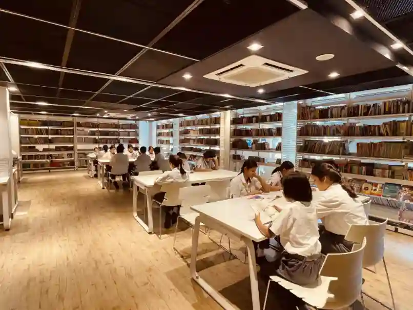 Middle School Library 4